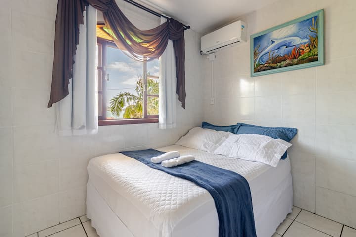 Quarto com cama de casal no Recanto Padoin